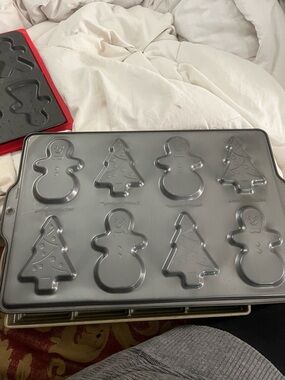 Non-Branded Gray Holiday Gingerbread & Tree Bake Pan Set